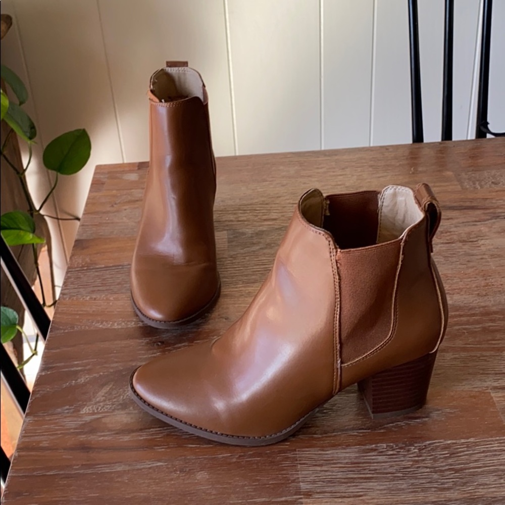 CORE brown boots size 8